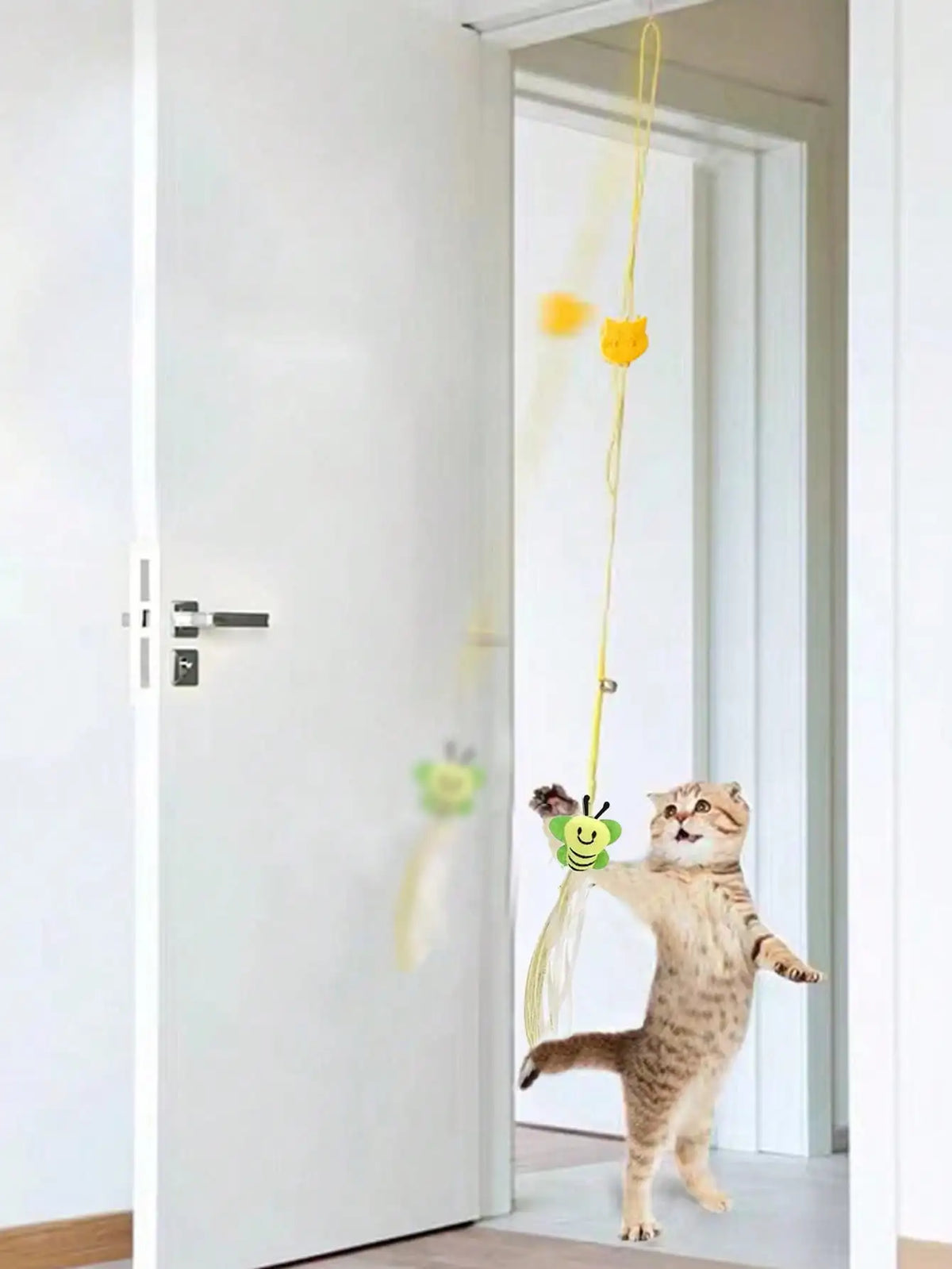 Hanging Bee Fleece Cat Teaser Toy For Indoor Cats